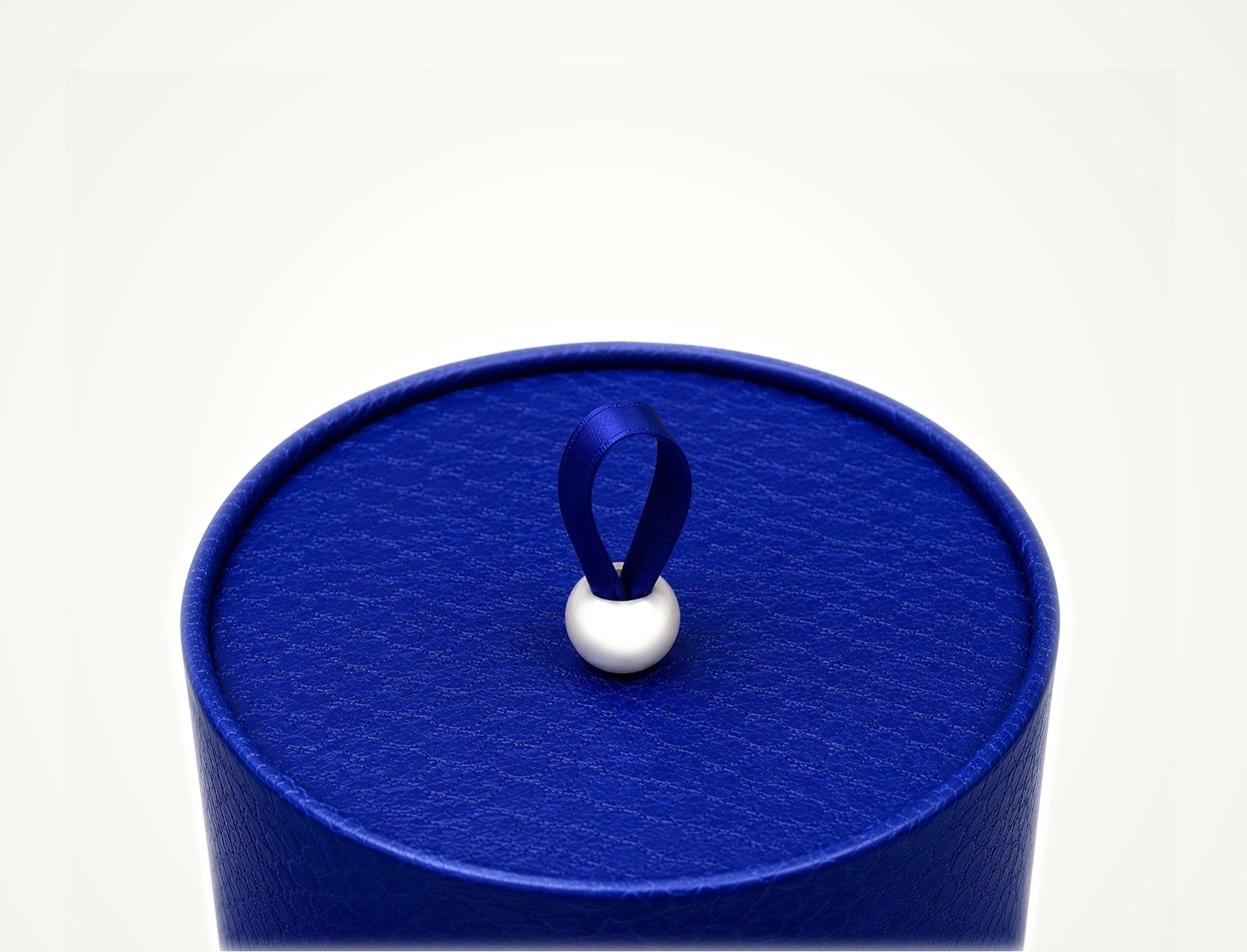 Pearl Round Box